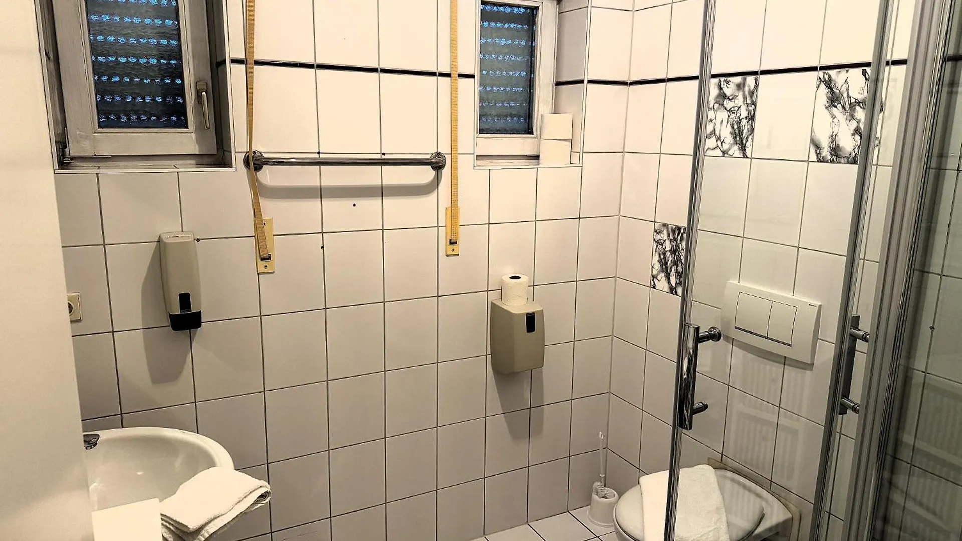 A8 Hotel Im Darchinger Hof Bed & Breakfast - Zwischen Holzkirchen Und Weyarn - Zwischen Muenchen Salzburg Und Innsbruck - Kurz Vor Dem Irschenberg