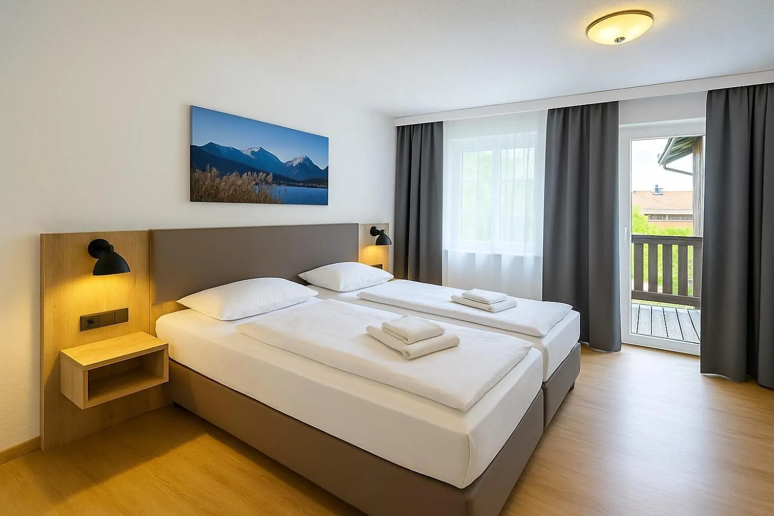 A8 Hotel Im Darchinger Hof Bed & Breakfast - Zwischen Holzkirchen Und Weyarn - Zwischen Muenchen Salzburg Und Innsbruck - Kurz Vor Dem Irschenberg