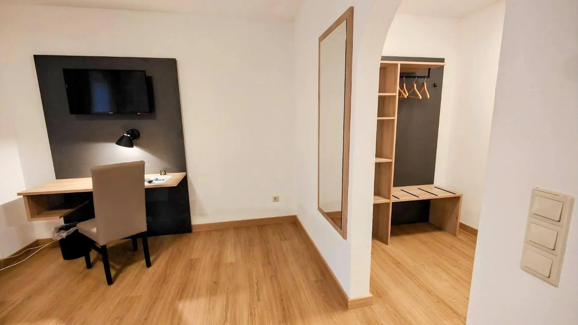 A8 Hotel Im Darchinger Hof Bed & Breakfast - Zwischen Holzkirchen Und Weyarn - Zwischen Muenchen Salzburg Und Innsbruck - Kurz Vor Dem Irschenberg 3*,